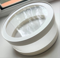 korobka-dlja-tortov-i-pirozhnyh-shljapnaja-s-prozrachnymi-stenkami-i-oknom-diam.240mm-vys.100mm-belaja-novyj-dizajn